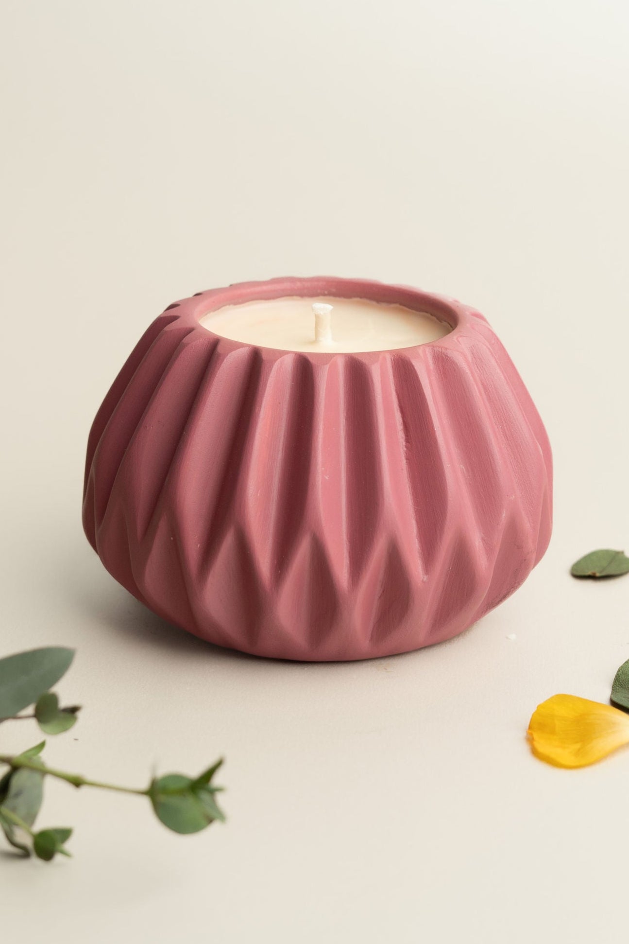 Vela Corona, aroma Sándalo, color rosa.